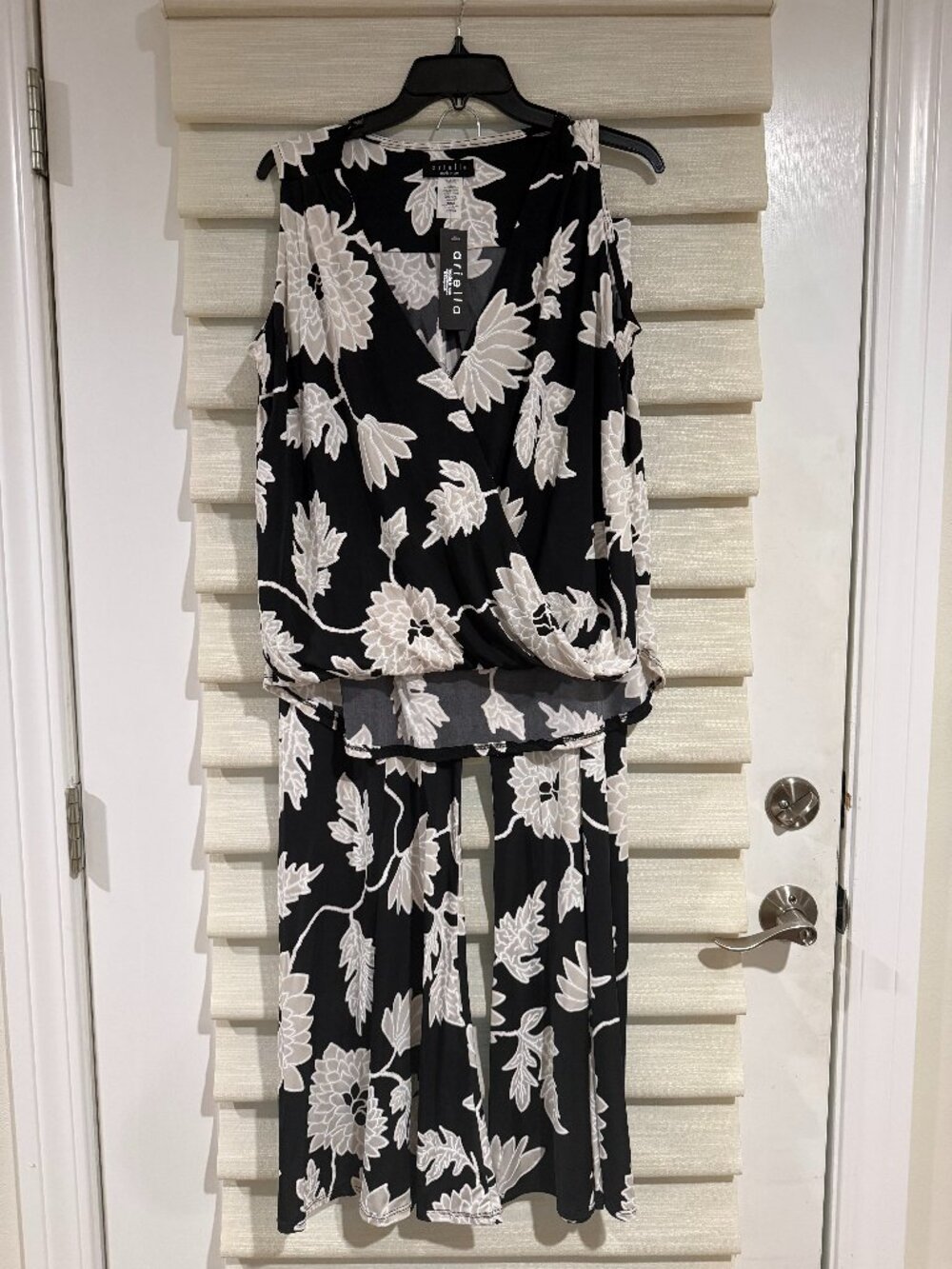 Ariella black flower-printed set (size L)